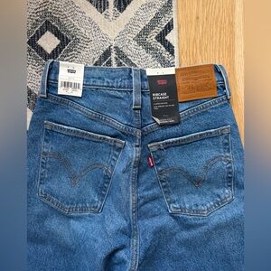 Levi’s Ribcage straight full length size 26 never worn jeans!